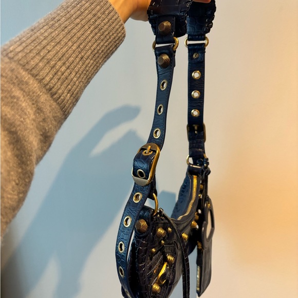 COPY - Balenciaga XS Le Cagole Croc-Embossed Leather Shoulder Bag in Navy - Picture 3 of 6